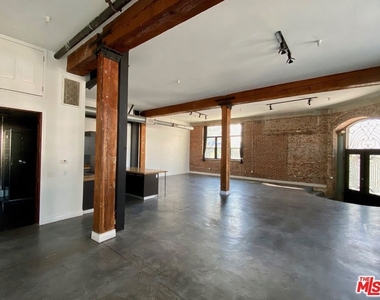 652 Mateo Street - Photo Thumbnail 5