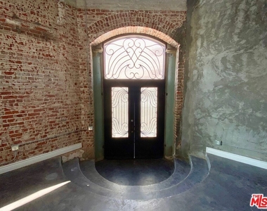 652 Mateo Street - Photo Thumbnail 6