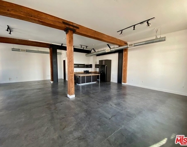 652 Mateo Street - Photo Thumbnail 3