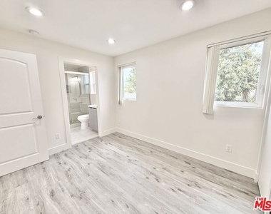 140 1/2 W 93rd Street - Photo Thumbnail 6