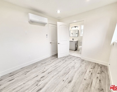 140 1/2 W 93rd Street - Photo Thumbnail 11