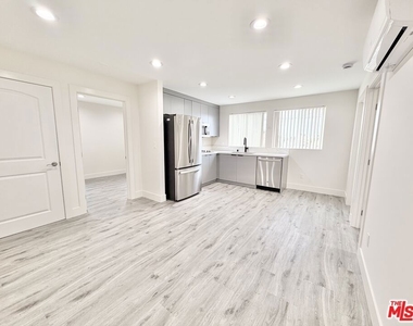 140 1/2 W 93rd Street - Photo Thumbnail 1
