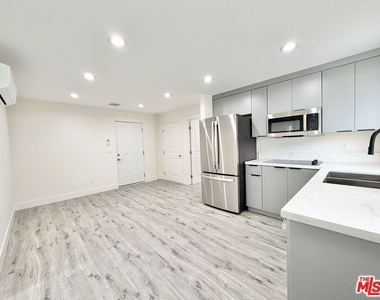 140 1/2 W 93rd Street - Photo Thumbnail 2