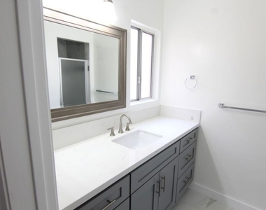 1825 Glendon Avenue - Photo Thumbnail 12