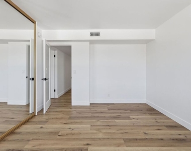 435 N Oakhurst Drive - Photo Thumbnail 33