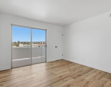 435 N Oakhurst Drive - Photo Thumbnail 24