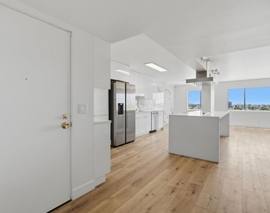 435 N Oakhurst Drive - Photo Thumbnail 10