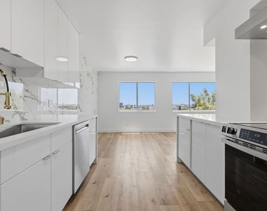 435 N Oakhurst Drive - Photo Thumbnail 8