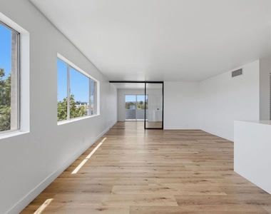 435 N Oakhurst Drive - Photo Thumbnail 21