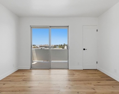 435 N Oakhurst Drive - Photo Thumbnail 25