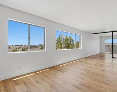 435 N Oakhurst Drive - Photo Thumbnail 20