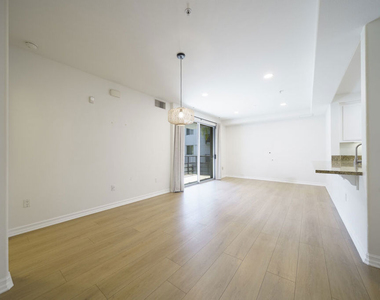 629 Traction Avenue - Photo Thumbnail 3