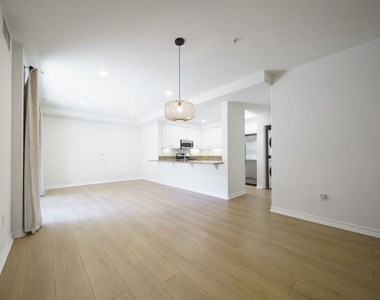 629 Traction Avenue - Photo Thumbnail 4