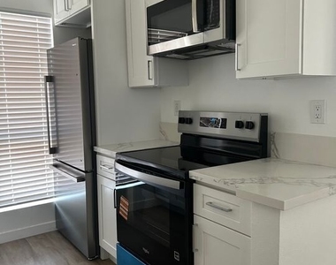 222 N Avenue 66 - Photo Thumbnail 11