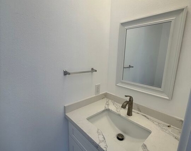 222 N Avenue 66 - Photo Thumbnail 3