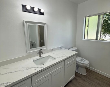 222 N Avenue 66 - Photo Thumbnail 5