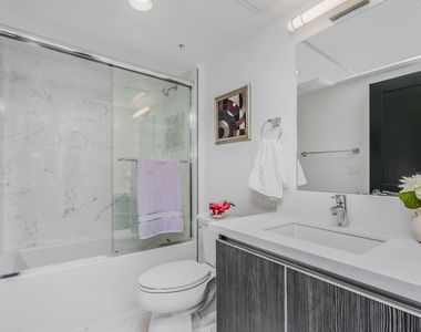 5066 Romaine Street - Photo Thumbnail 6