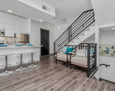 5066 Romaine Street - Photo Thumbnail 2