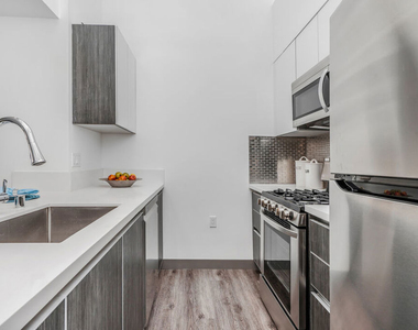 5066 Romaine Street - Photo Thumbnail 7
