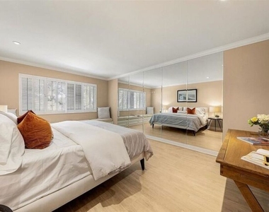 2345 Roscomare Road - Photo Thumbnail 7