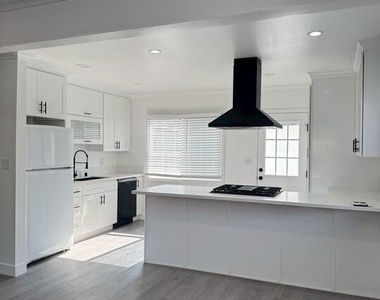 1327 N Kenwood Street - Photo Thumbnail 11