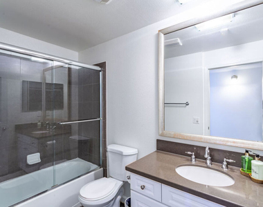 7320 Hawthorn Avenue - Photo Thumbnail 8