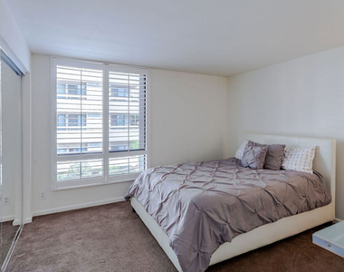 7320 Hawthorn Avenue - Photo Thumbnail 9
