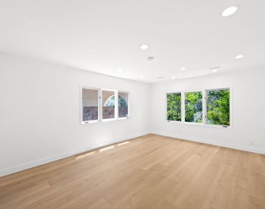 244 S Almont Drive - Photo Thumbnail 5