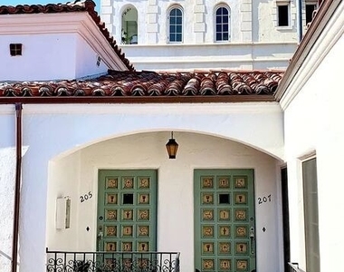 1330 N Harper Avenue - Photo Thumbnail 34