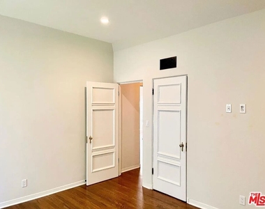 1330 N Harper Avenue - Photo Thumbnail 18