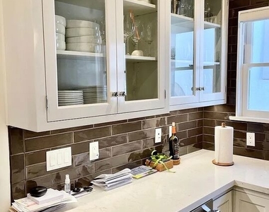 1330 N Harper Avenue - Photo Thumbnail 25