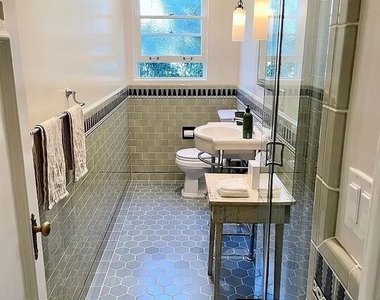 1330 N Harper Avenue - Photo Thumbnail 36