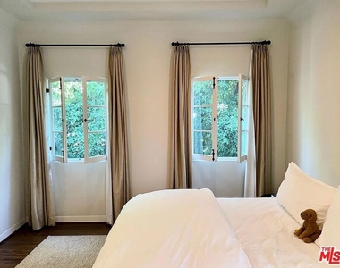 1330 N Harper Avenue - Photo Thumbnail 29
