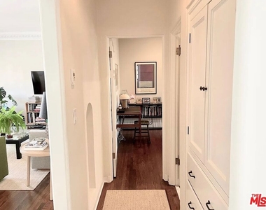 1330 N Harper Avenue - Photo Thumbnail 32