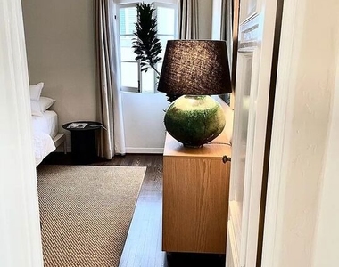 1330 N Harper Avenue - Photo Thumbnail 40