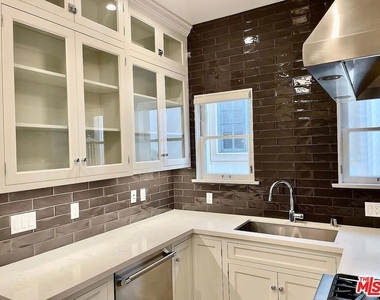 1330 N Harper Avenue - Photo Thumbnail 9