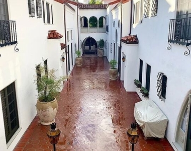 1330 N Harper Avenue - Photo Thumbnail 33