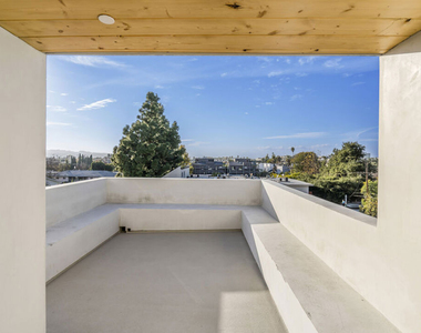 10805 Morrison Street - Photo Thumbnail 18