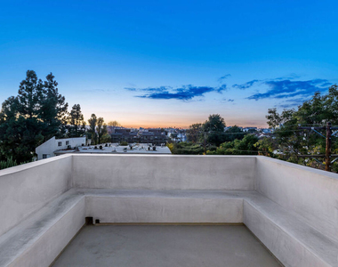 10805 Morrison Street - Photo Thumbnail 17