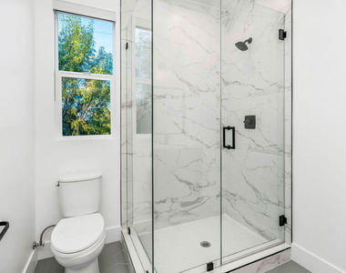 10805 Morrison Street - Photo Thumbnail 12