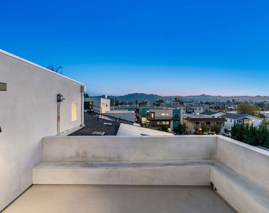 10805 Morrison Street - Photo Thumbnail 19