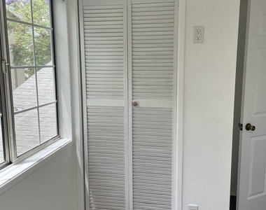 12244 Vanowen Street - Photo Thumbnail 5
