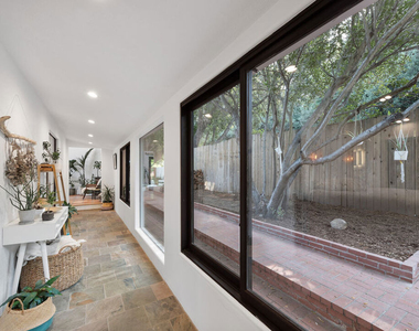 1362 Old Topanga Canyon Road - Photo Thumbnail 11