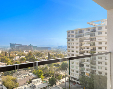 838 N Doheny Drive - Photo Thumbnail 3