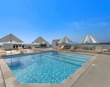 838 N Doheny Drive - Photo Thumbnail 13