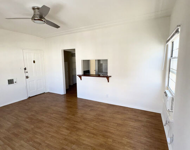 639 S Cochran Avenue - Photo Thumbnail 2
