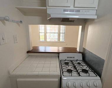 639 S Cochran Avenue - Photo Thumbnail 5