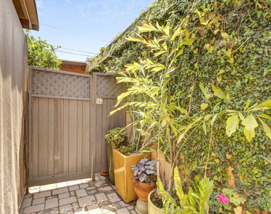 1138 1/2 Poinsettia Place - Photo Thumbnail 19