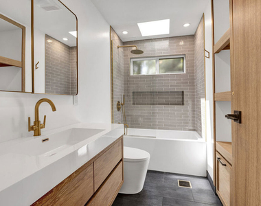 1138 1/2 Poinsettia Place - Photo Thumbnail 15