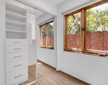 1138 1/2 Poinsettia Place - Photo Thumbnail 12